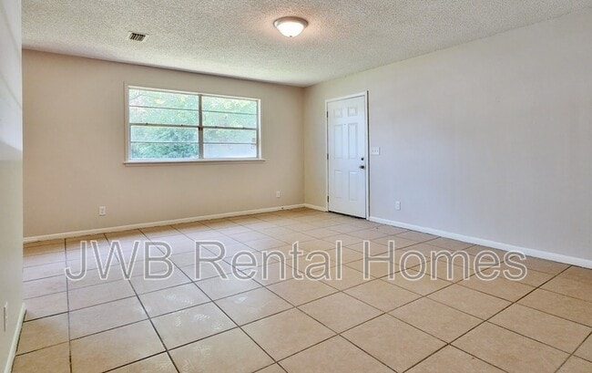 Photo - 3152 Thomas St
