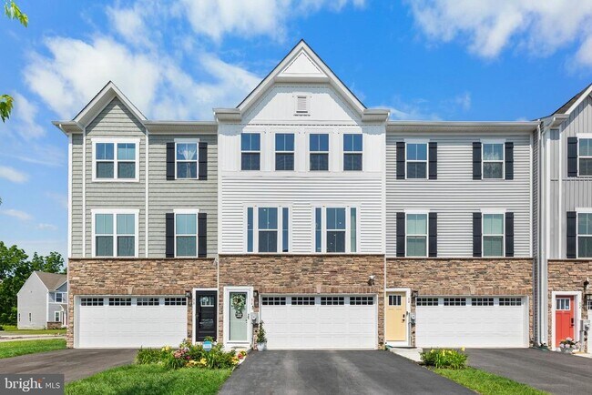 Photo - 56 Dolcie Ln Townhome