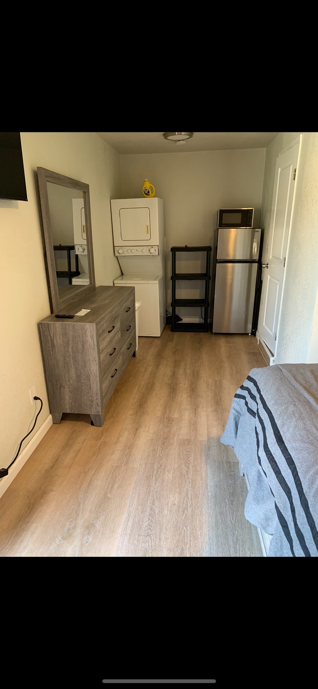 Photo - 5031 Bakman Ave