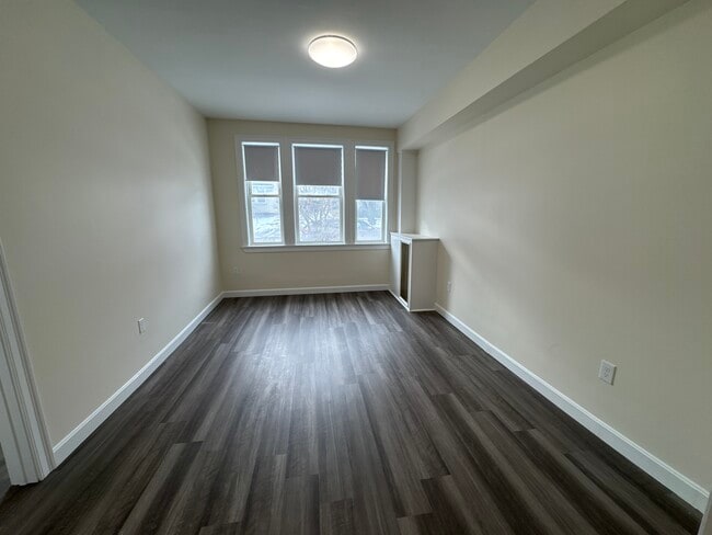 Building Photo - 136 Washington St Unit 1