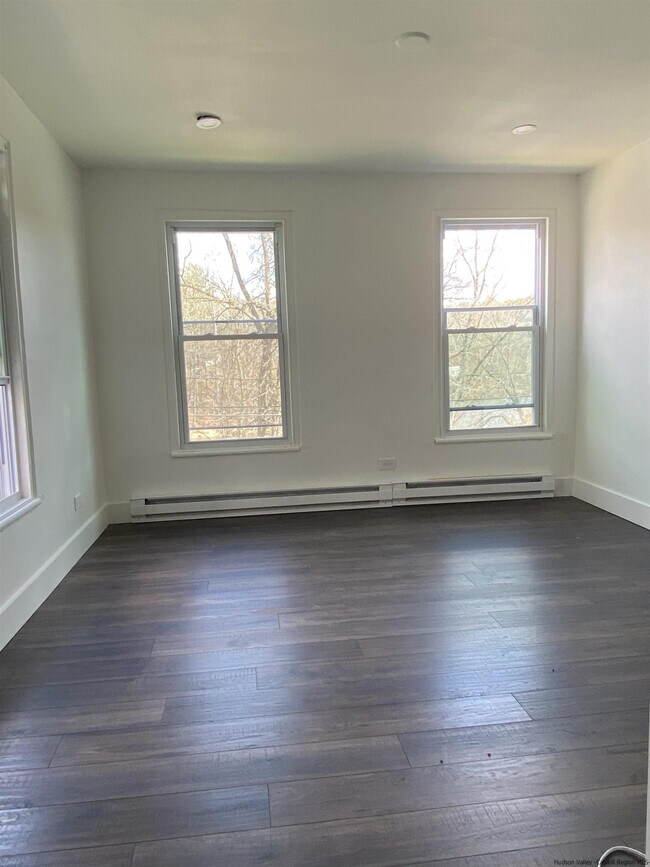 Photo - 1465 Creek Locks Rd