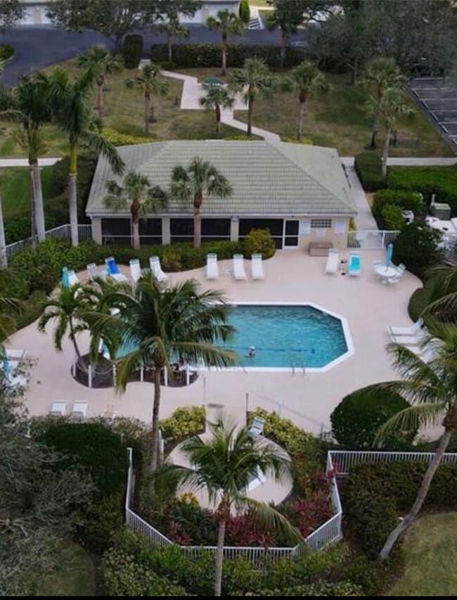 25735 Lake Amelia Way Unit 203