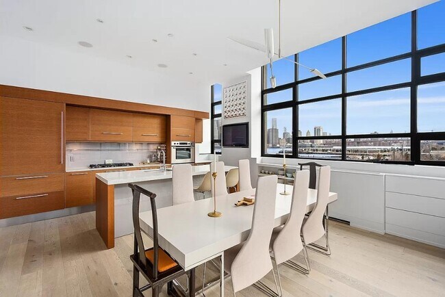 Photo - 130 Hicks St Unidad 325