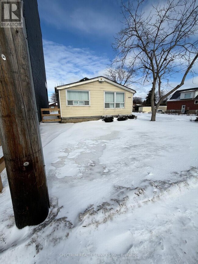 Photo - 698 Sheppard Ave W