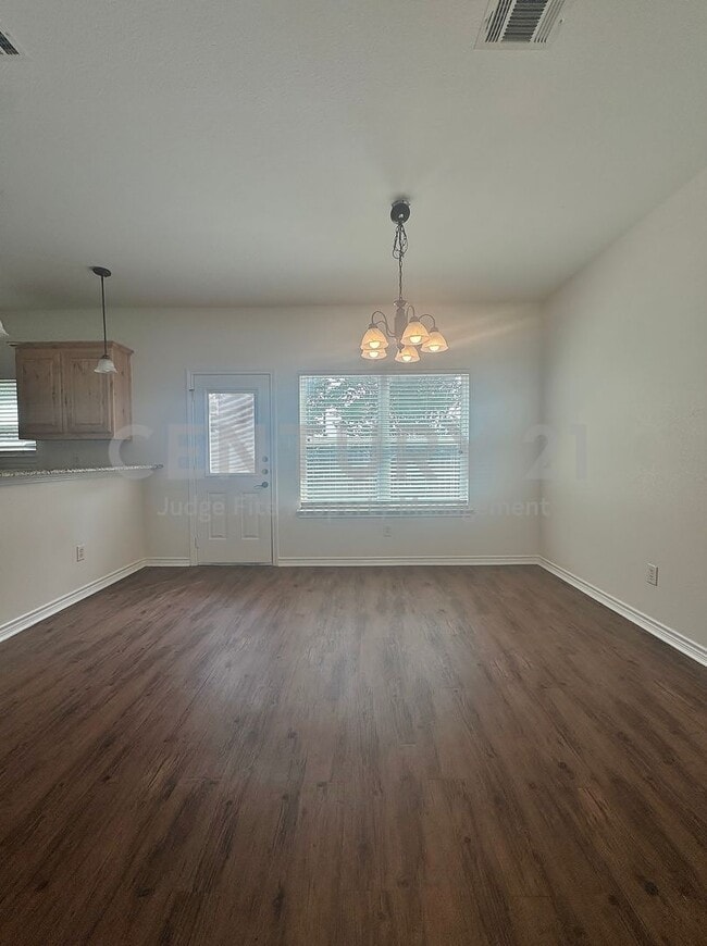 Photo - Charming, 2-Story 3/2.5/1 Duplex Ready For Move-In!