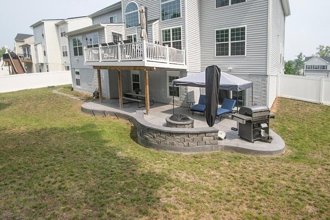 Back of House - 225 Brafferton Blvd Unit Fully Furnished Apartment