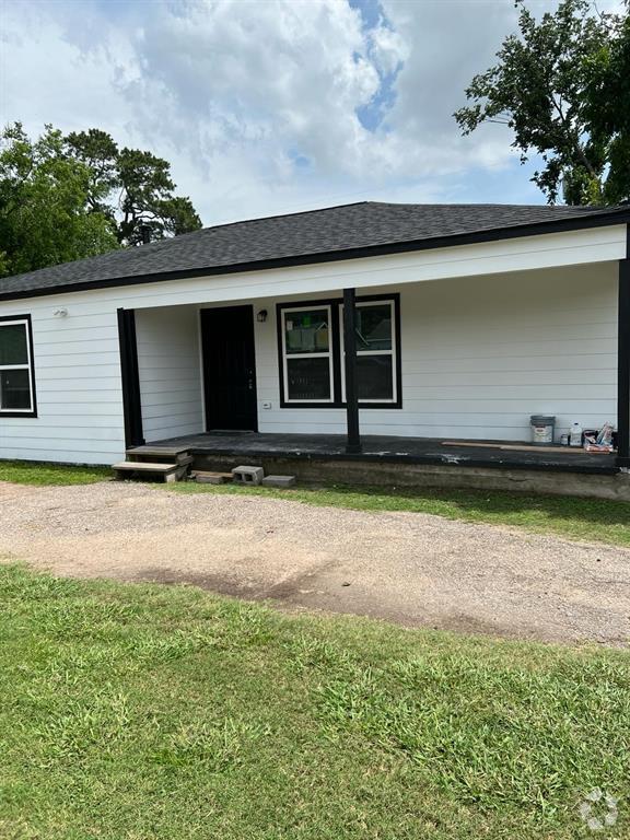 Building Photo - 710 Twin Oaks St Rental