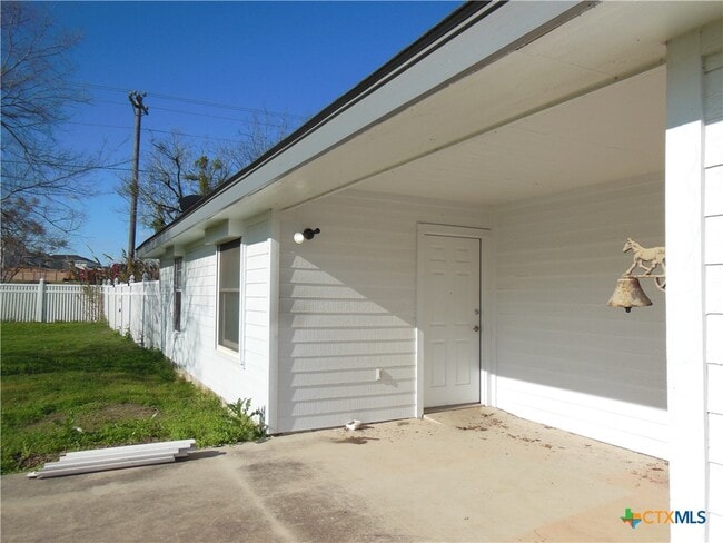 Photo - 1830 Coffee Rd