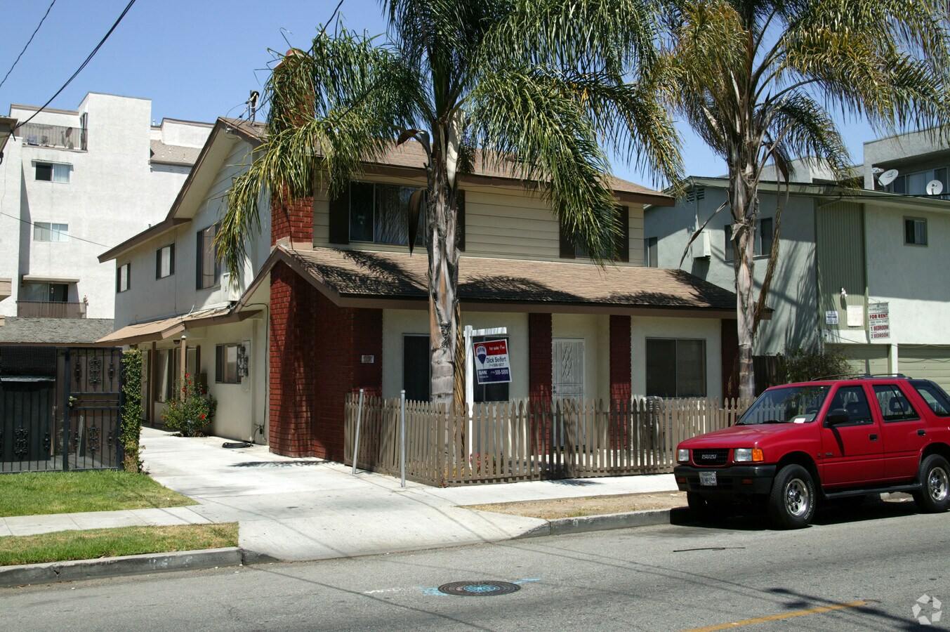 Photo - 547 Cherry Ave