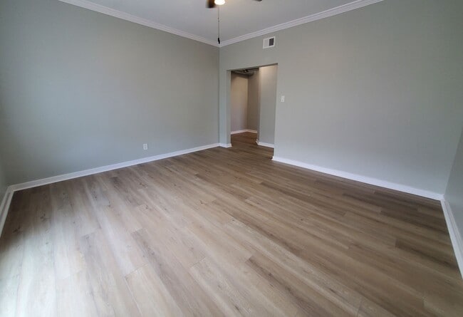 Photo - 2064 W Hutchinson St Unit 3