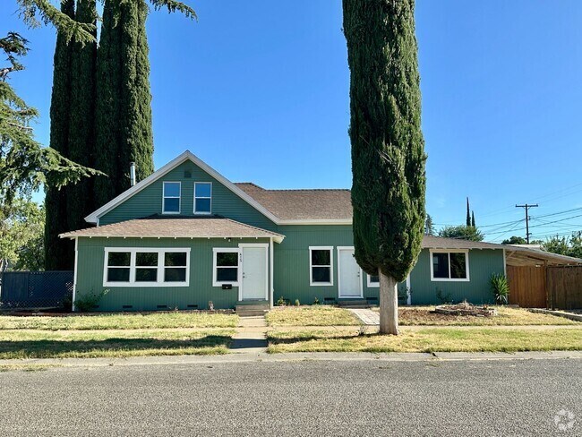 Building Photo - Beautiful 3 bedroom 3 bath Two Story House