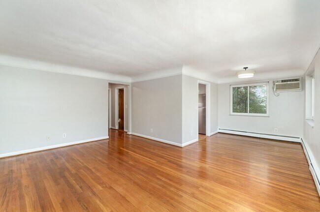 Photo - 3519 Linwood Ave Unidad 4