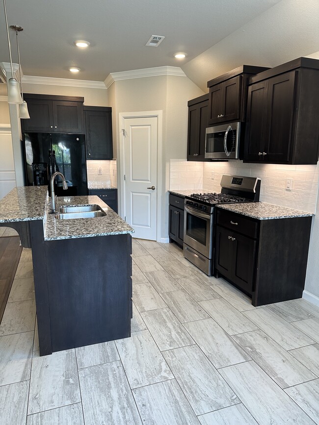 Photo - 822 Copper St