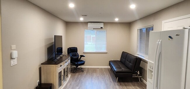 Photo - Furnished 1 bedroomu unit available now!