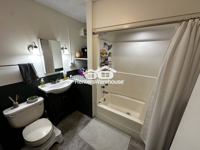 Photo - 1049 7th St W