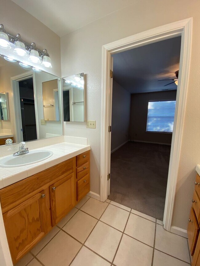2111-2115 Perkins Way