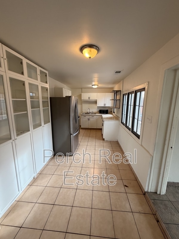 Photo - 107 S Kendall St