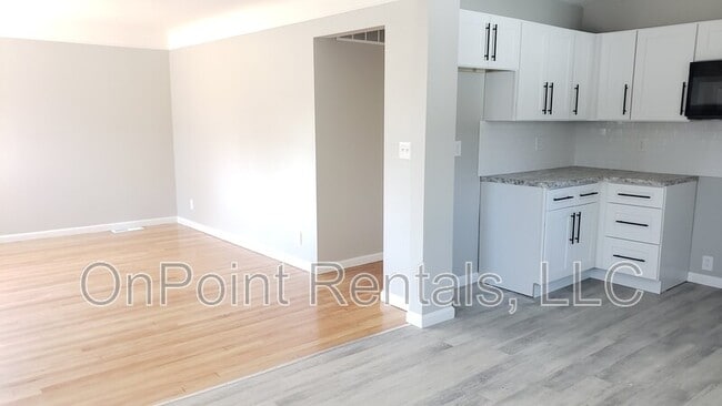 Photo - 15161 Harrison St