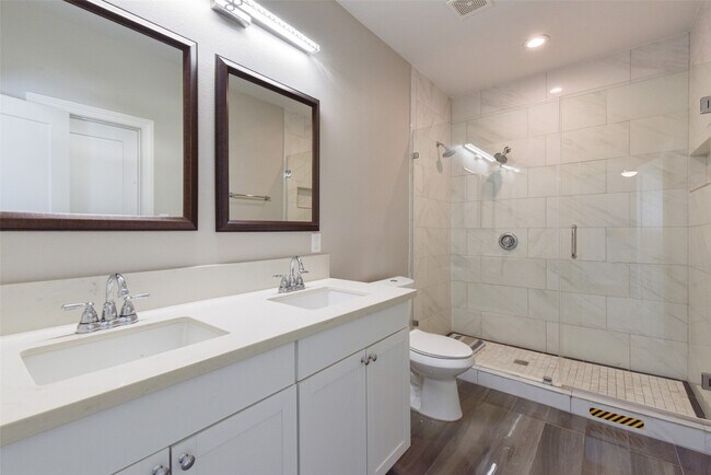 Photo - 8617 Dosia St