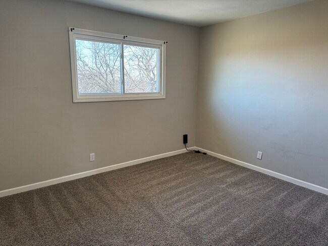 Photo - 3240 Heatherton Dr