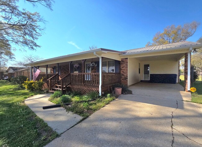 Building Photo - Gorgeous 3 bed home in Oxford! (Additional pictures coming soon!)