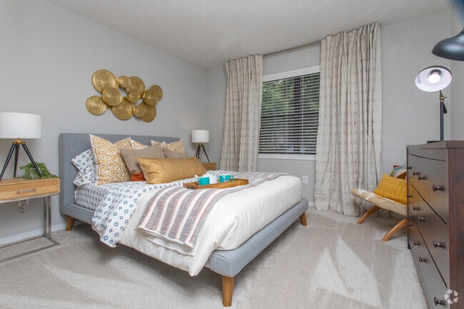 2BR, 2BA - 1210SF