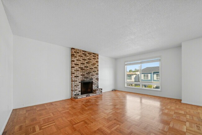 Photo - 72 Huntington Dr