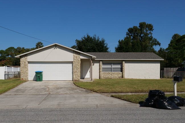 Spacious 4/2 home with 2 car garage Availa... - Spacious 4/2 home with 2 car garage Availa...