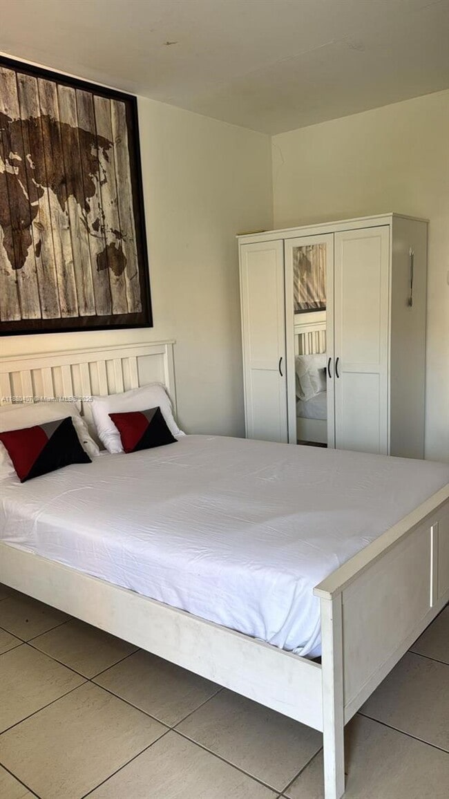 Photo - 26 Diplomat Pkwy Unidad 2318