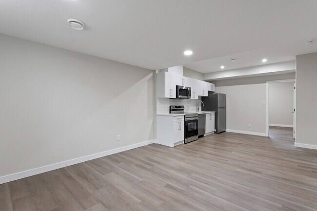 Photo - 6637-6646 46 Ave Unit BSMT 1