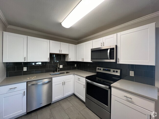 Building Photo - 3 Bedroom 2 Bathroom Condo Near Leetsdale ... Unit 382