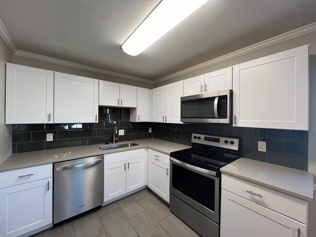 3 Bedroom 2 Bathroom Condo Near Leetsdale ... - 3 Bedroom 2 Bathroom Condo Near Leetsdale ... Unit 382