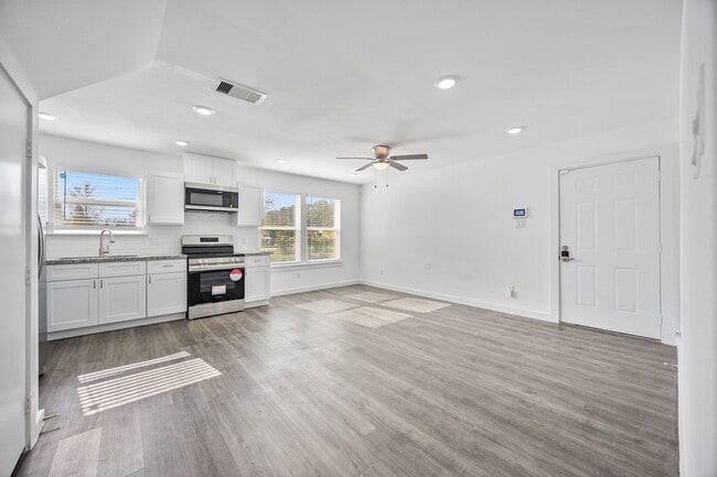 Photo - 2320 Wavell St