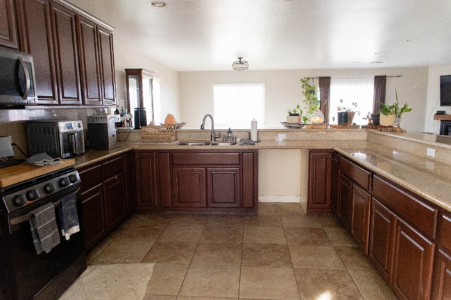 Photo - 12072 Pacific Rd