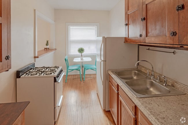 1536 LaSalle Ave - 1BR, 1BA - Kitchen