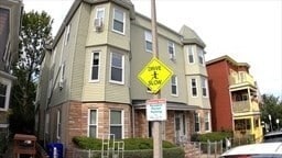 Building Photo - 90 Wenham St Unit 2