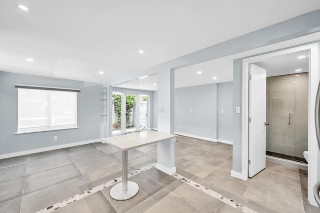 Photo - 828 NE 17th Way