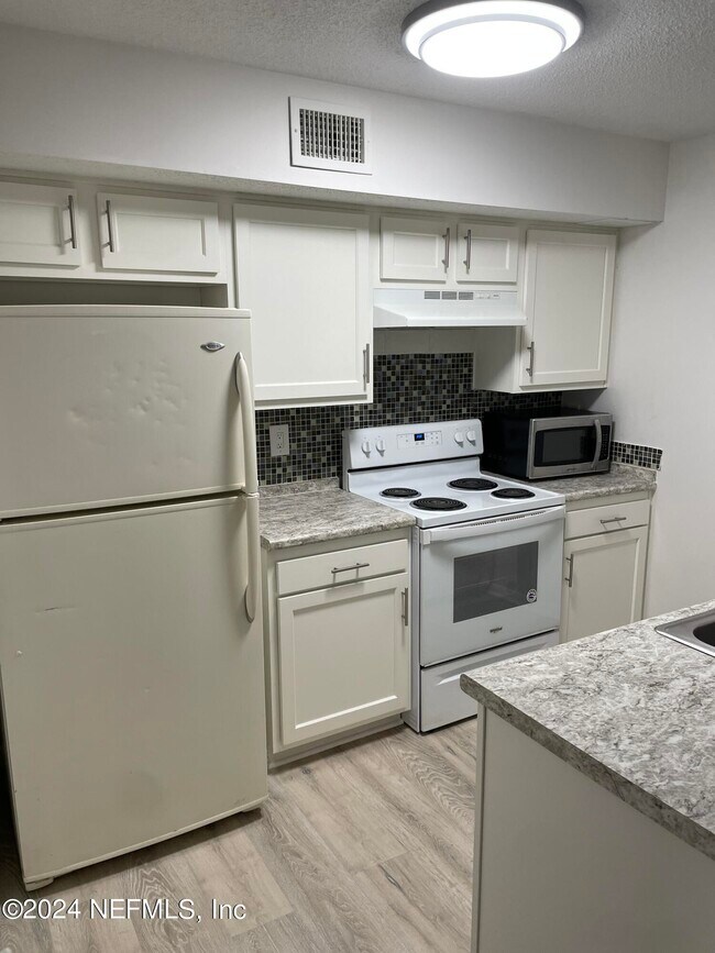 8439 Pineverde Ln Townhome Townhome Rental in Jacksonville FL