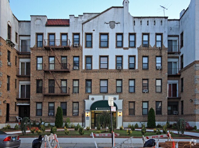 119-21 Metropolitan Ave