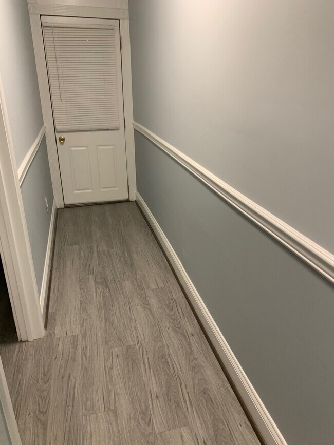 Photo - 148 N E Ave