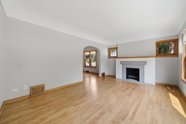 Photo - 586 S Hawthorne Ave