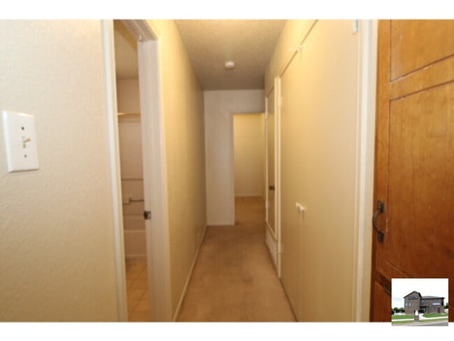 Photo - 208 Sorrell Dr