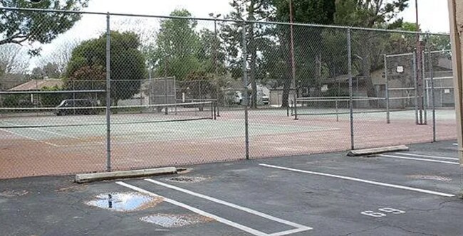 Photo - 17900 Sherman Way Unidad 504A