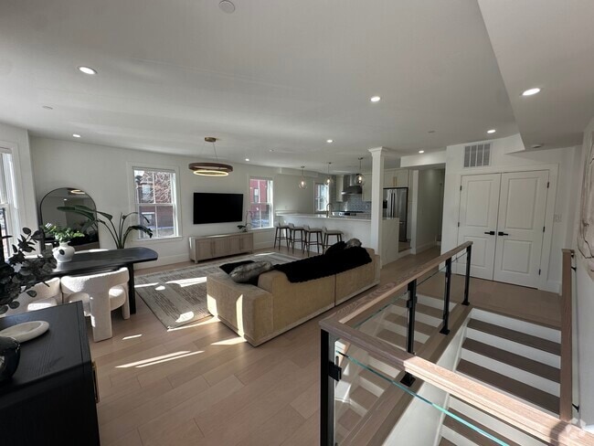 Building Photo - 100 White St Unit 1 Rental