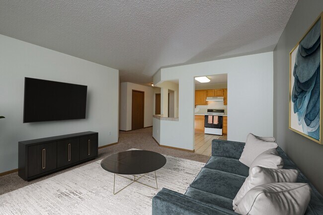 Fargo, ND Pinehurst Apartments | Living