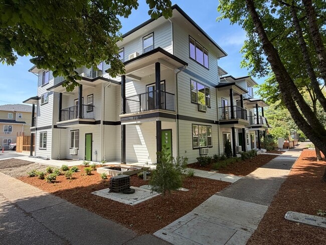Building Photo - Brand New 2 bedroom 1.5 bath Unit Apartment #4`