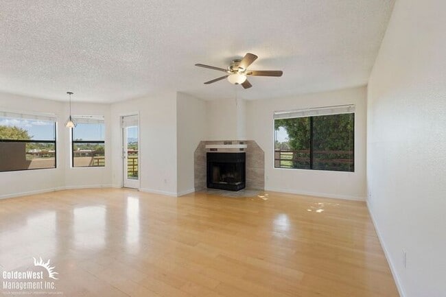 Photo - Beautiful 2Bda 2Ba Condo with Fireplace in Scottsdale! Unit 320