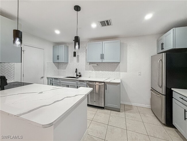 Photo - 429 Morgan Cir S
