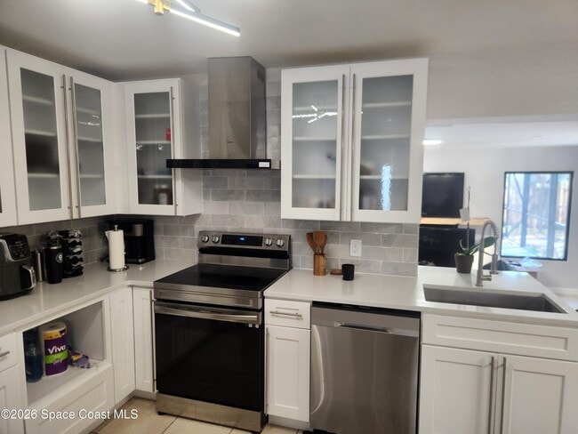 Photo - 462 Breakwater St SE