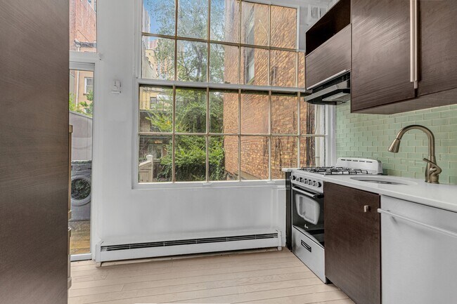 Photo - 113 E 29th St Unit 1